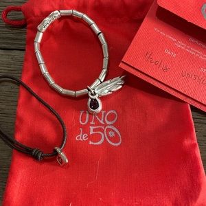 Uno de 50 silver stretch bracelet with purple gem and silver feather accent